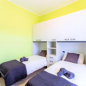 Hostly - Art & Color Midtown - 3br 2ba Apartment Rome